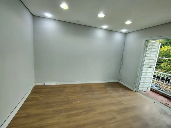 Casa comercial para locação em Vila Anastácio, 150m²