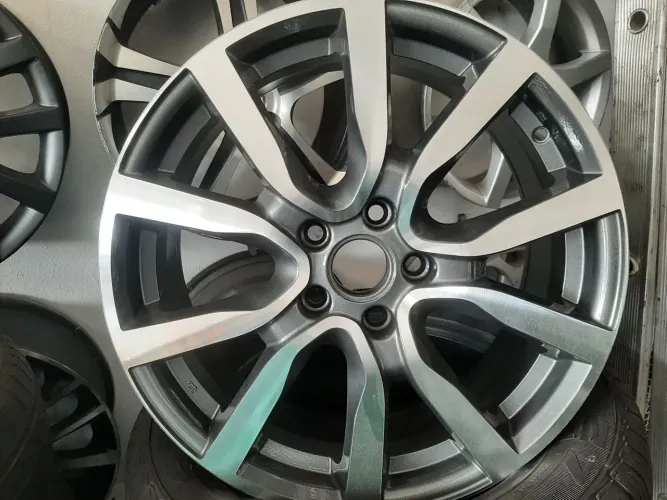 Rodas aro 18 Esportivas Grafite com diamantado 5x112 semi novas