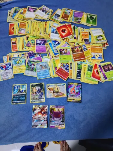 Cartas pokémon ultra rara (400 comuns ou raras) apenas Roraima e cartas ultra raras