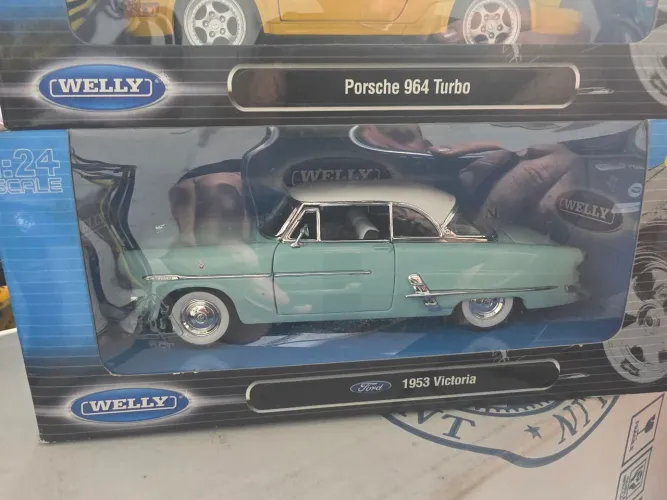 Miniatura 1:24 Ford Victoria 1953 raro