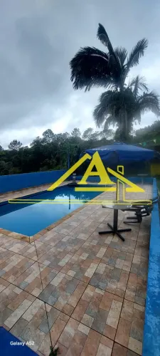 Chácara com bela piscina;;; represa nos fundos para esportes náuticos