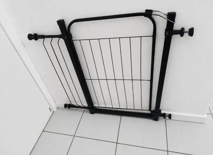 2 PORTÕES + 1 CERCADO<br><br>GRADE - IDEAL PARA ISOLAMENTO PET, OU AFINS.