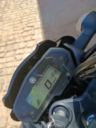 Yamaha FZ25 top