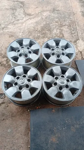 Vendo jogo de roda aro 15 da Hilux