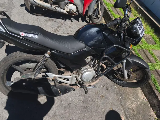 ? VENDE-SE MOTO YAMAHA 2011 ?