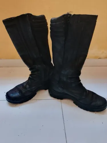 Botas de Couro Legítimo Cano Longo, Motociclista, Rider Boots 40 tamanho.