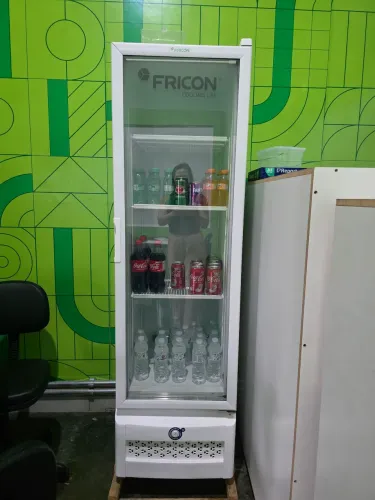 Refrigerador Vertical Expositor - 1 ano de uso - novinho