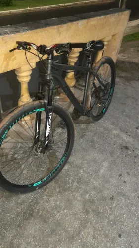 Comprei uma bicicleta mais no momento preciso viajar estou vendendo ela