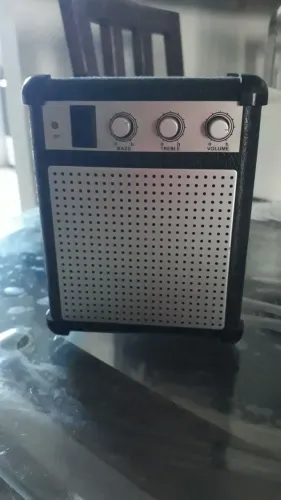 Vendo uma caixa de som pr 300 reais