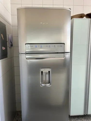 Geladeira Electrolux Frost Free, DWX50, 1,80x0,70, 428 litros, acabamento inox.