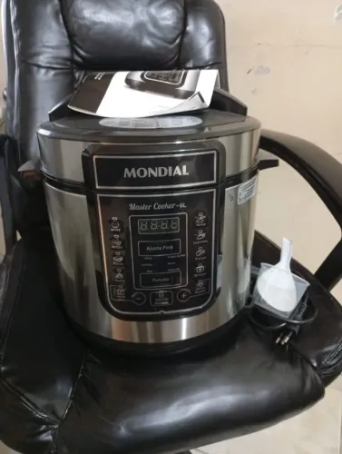 Panela de Pressão Elétrica 6L Mondial Master Cooker Preta Inox