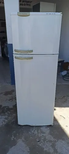 Vende se está geladeira 