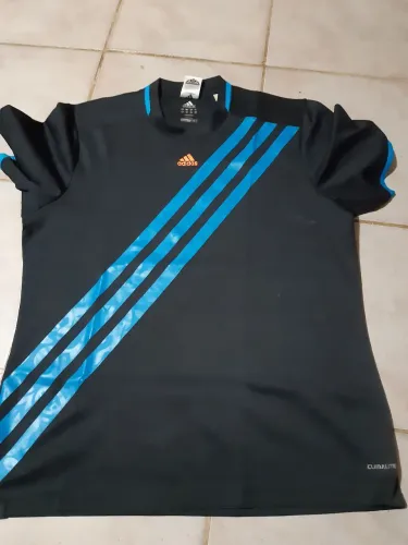 Camiseta adidas