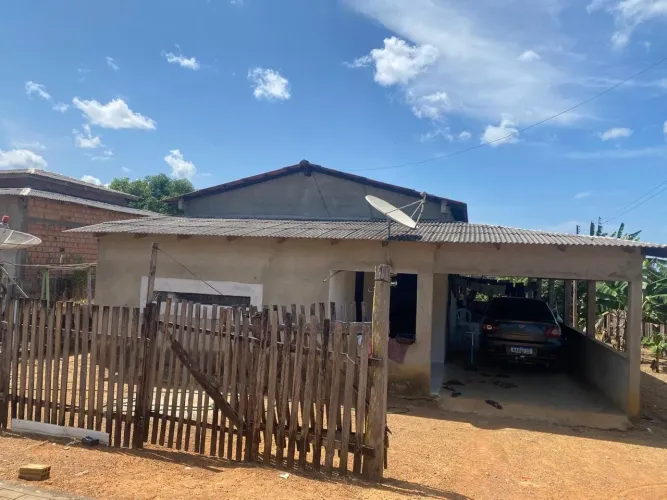 Casa localizada em Campos novos Iracema RR