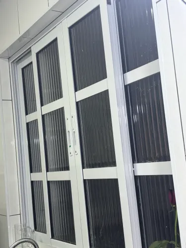 Janela para cozinha em alumínio branco
