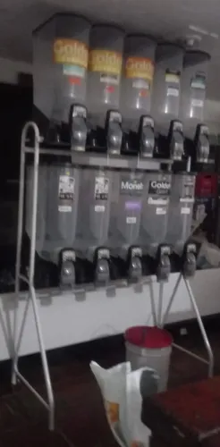 Dispenser para ração ! Valor 1.200,00