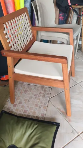 Poltronas em madeira e corda 