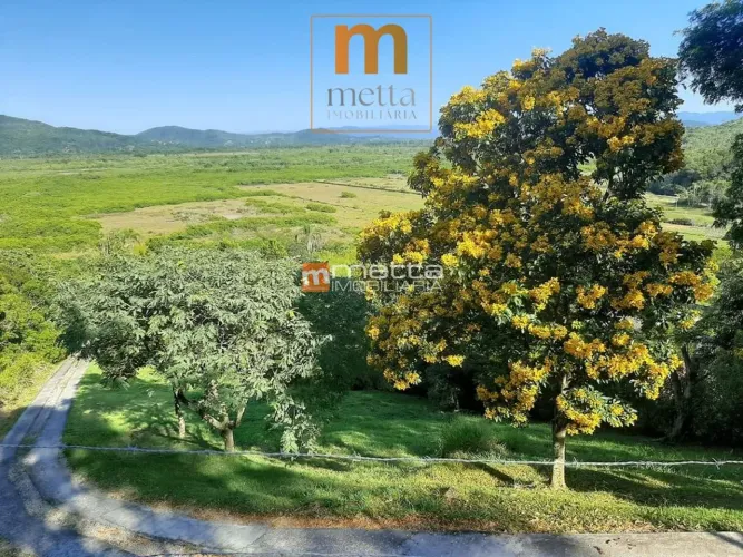 Chácara à venda em Vargem Pequena - 12.200 m² com escritura pública