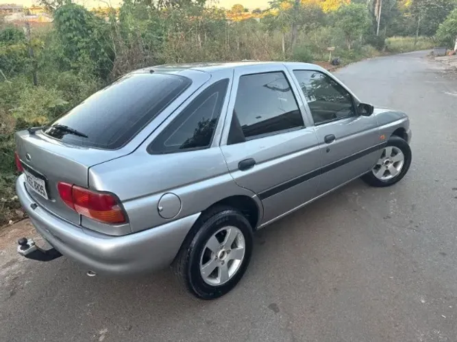 Ford Escort GL 1.6 MPI 2000
