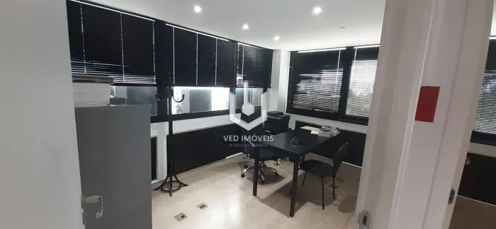 Conjunto Comercial na Chácara Santo Antônio de 65m², próximo à estação Borba Gato.