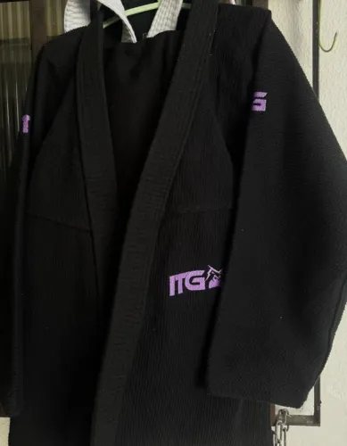 KIMONO JIU JITSU IN THE GUARD SEMINOVO A1