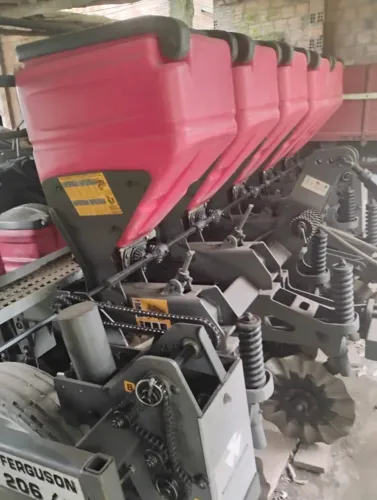 Plantadeira MF 5 linhas seminova