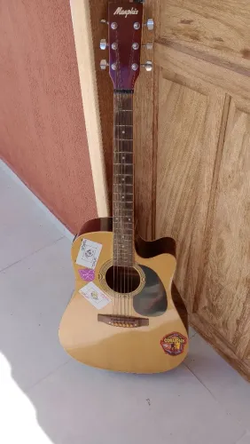 Estou vendendo violão da mphis