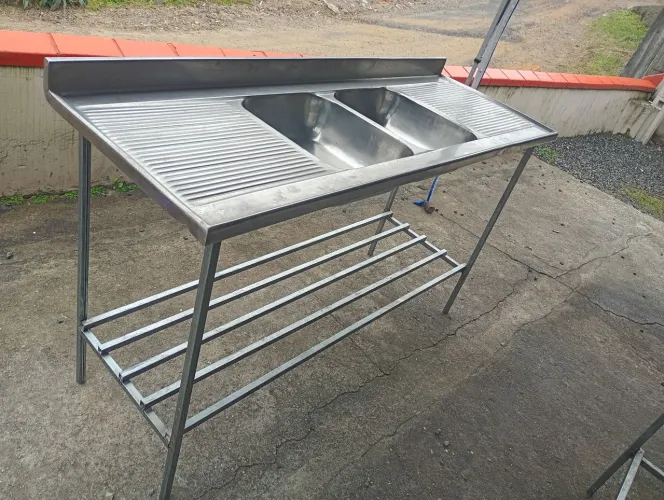 Pia industrial cuba dupla 1,60 x 58 - retirar em Blumenau