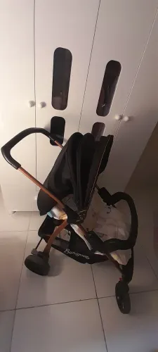 Carrinho de Bebê com bebê conforto