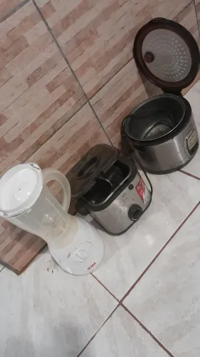 Liquidificador e panelas elétricas para retirada de peças ou conserto