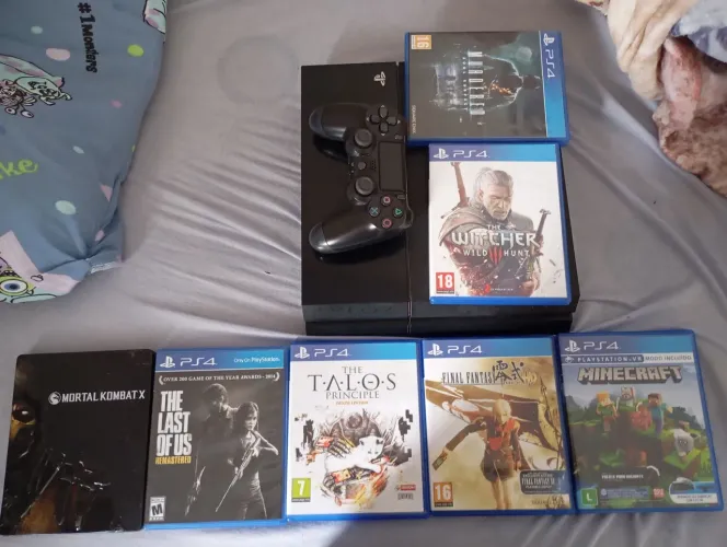 PS4 normal com jogos e controle