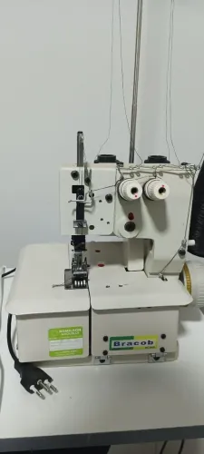 ?Máquina de Costura Galoneira Portatil Semi Industrial 2 agulhas<br>? 220v cor bege