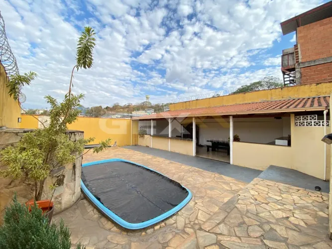 Casa à Venda com 02 Quartos no Bairro Nações em Divinópolis MG.