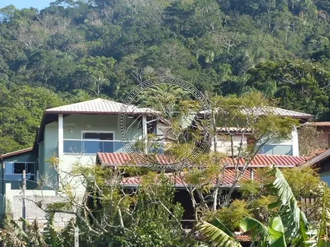 Prédio Residencial com 8 apartamentos na Armação do Pântano do Sul em Florianópolis