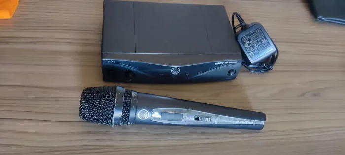 Microfone S/ Fio Akg Pw 45 U2 Vocal Set Mão Cor Preto