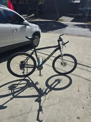 Bicicleta Rockrider ST 560 aro 27,5