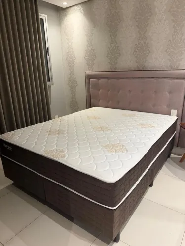 Cama Queen nova marca mercúrio 
