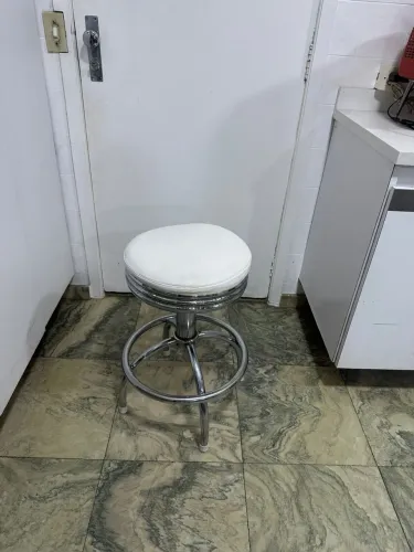 Banquinho de varanda, cozinha, churrasqueira, etc 