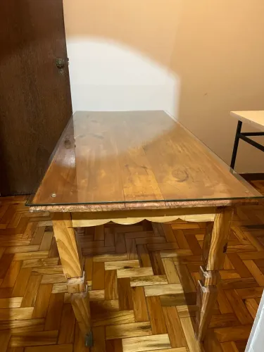 Mesa de pinus com vidro