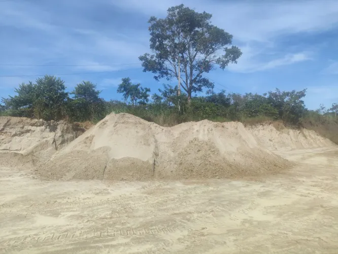 Areia para retirada na jazida. 