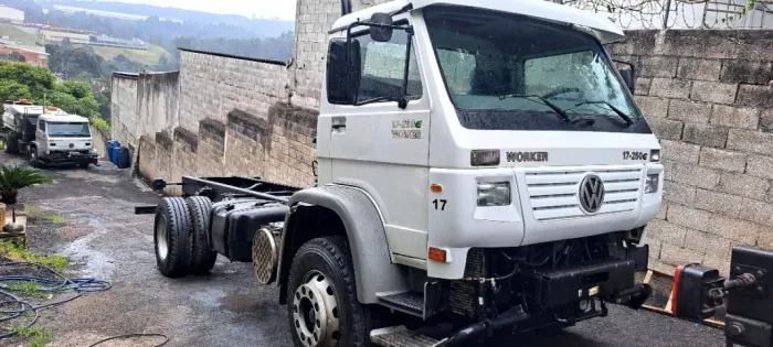 V.w 17.250E 2011 cambio automatico alilson está no chassi unico dono com 18.800 kms