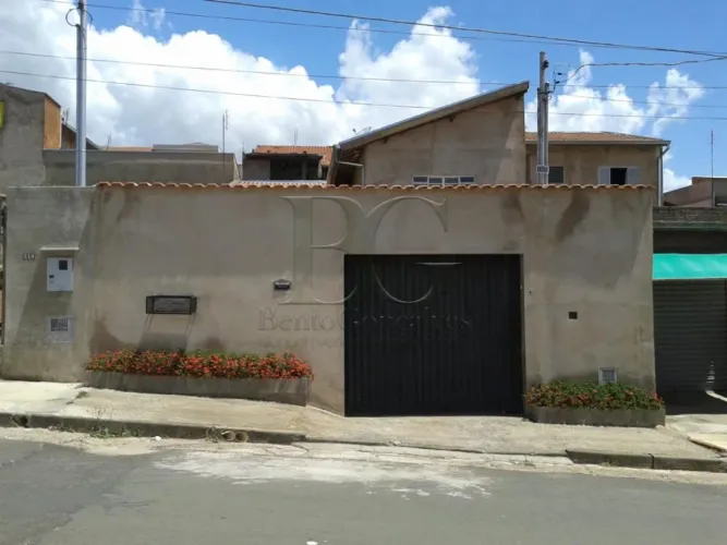 Excelente casa á venda no Jardim Itamaraty V em Poços de Caldas MG.