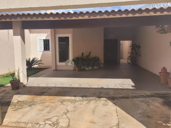 Casa Residencial para Aluguel em Uberaba (Bairro Lourdes  Centro) | 3 Quartos e 3 Vagas
