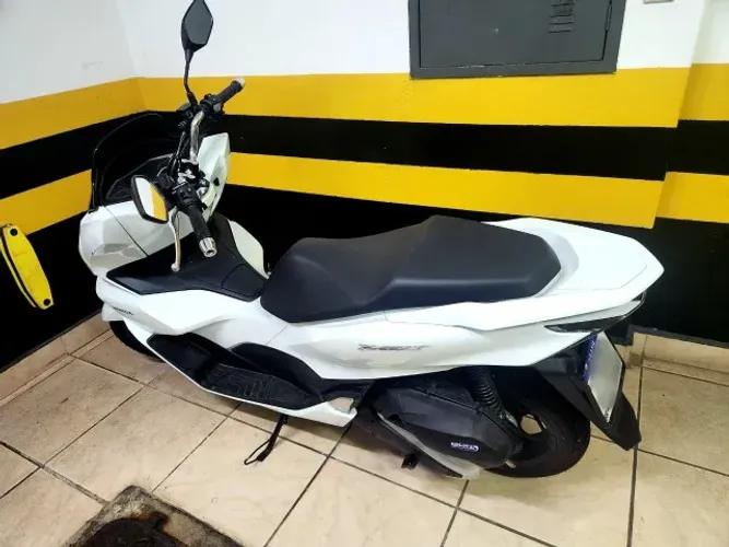 Vendo Honda PCX 160 ABS 2024/2024, única dona, com menos de 2.000 km rodados