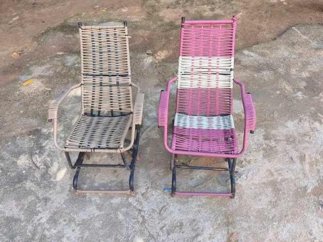 Vende-se duas cadeiras de macarrão infantil