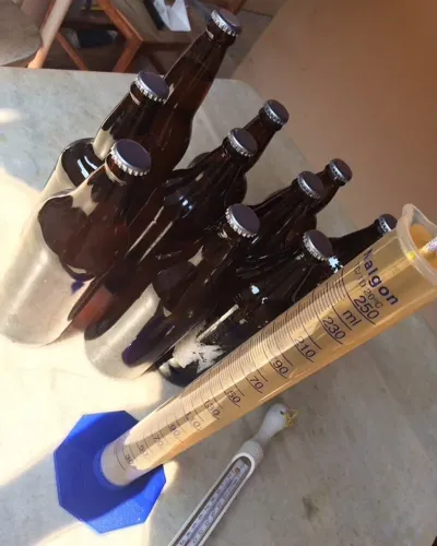 Kit para produção de cerveja artesanal. 