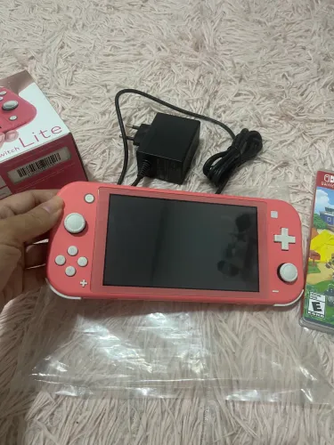 Nintendo Switch Lite + Animal Crossing 