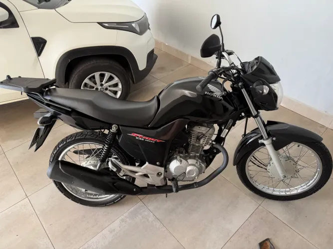 Honda CG Start 160 com baú Givi