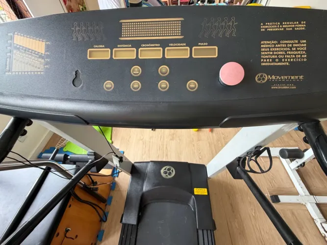 Esteira Moviment profissional LX150
