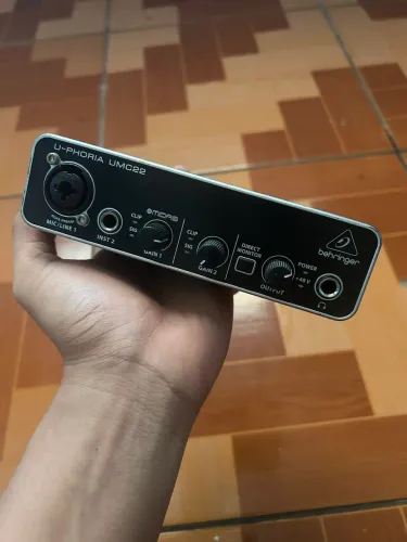 Interface de áudio behringer umc22